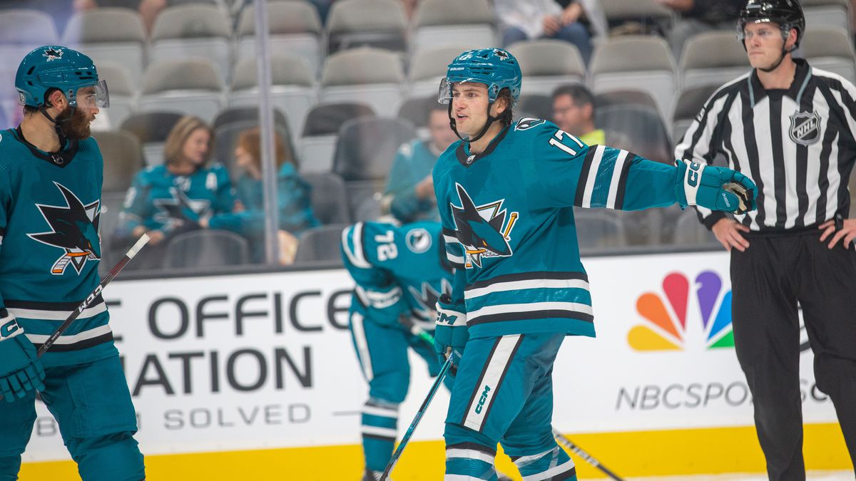 San Jose Sharks Center Thomas Bordeleau (17) gestures to teammates before a faceoff during the second period of a preseason NHL hockey game between the Los Angeles Kings and the San Jose Sharks on September 25, 2022, at SAP Center, in San Jose, CA.