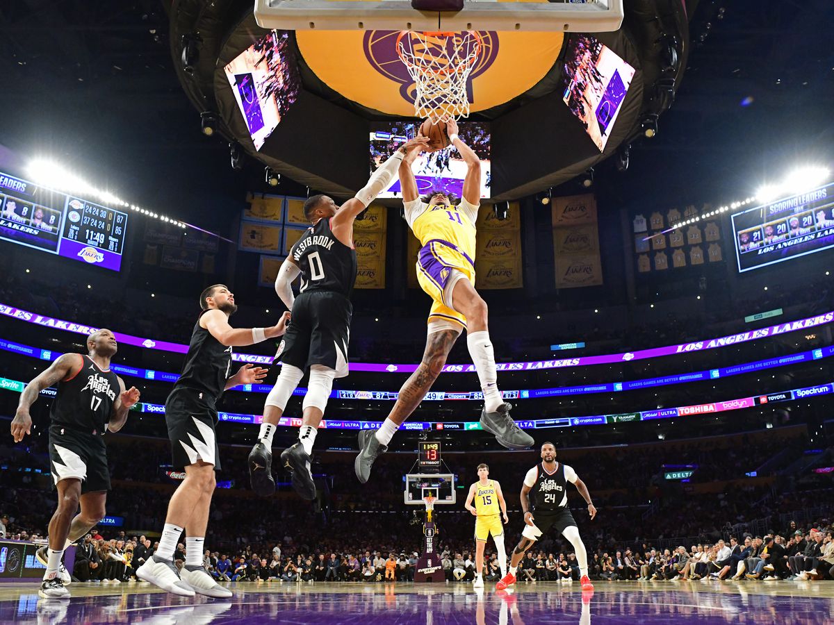 Jaxson Hayes of the Los Angeles Lakers drives to the basket during the game against the LA Clippers on November 1, 2023.
