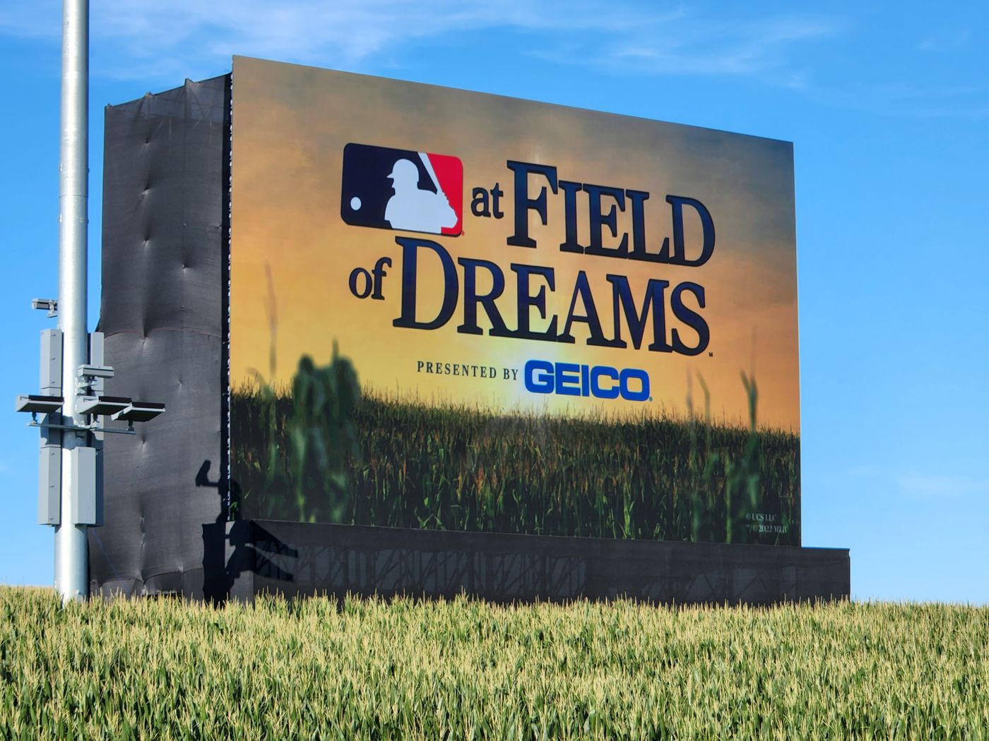 Johnny Bench shares video emerging from cornfield at Field of Dreams