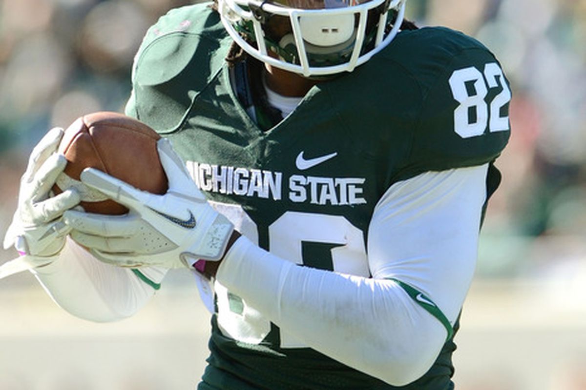 Keshawn Martin #82 of the Michigan State Spartans catches a pass from Kirk Cousins #8.