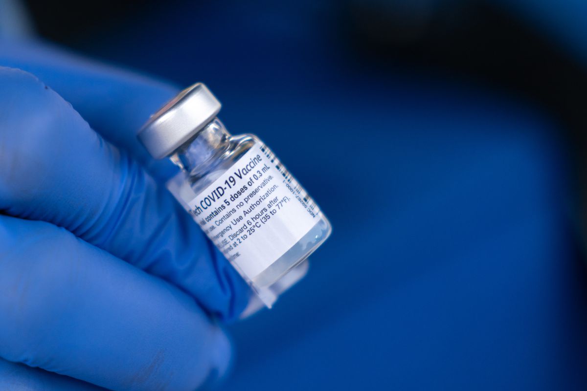 A nurse shows off the Pfizer-BioNTech Covid-19 vaccine in Savannah, Georgia, on December 15, 2020.
