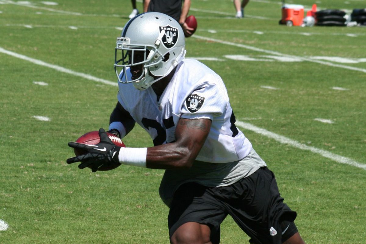 Oakland Raiders running back Mike Goodson at 2012 minicamp (photo by Levi Damien)