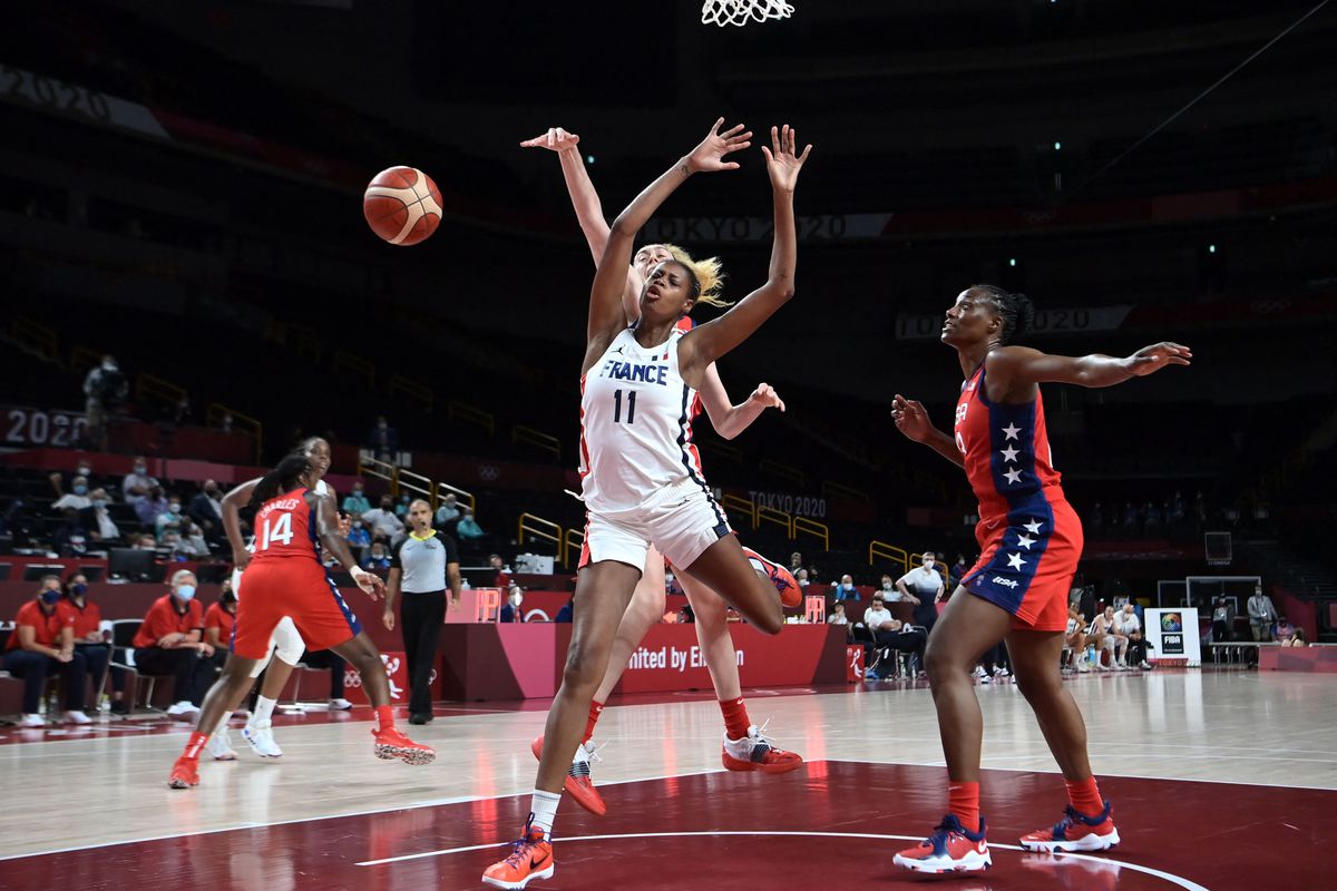 France’s Valeriane Vukosavljevic (C) jumps for the rebound in the women’s preliminary round group B basketball match between France and USA during the Tokyo 2020 Olympic Games at the Saitama Super Arena in Saitama on August 2, 2021.&nbsp;