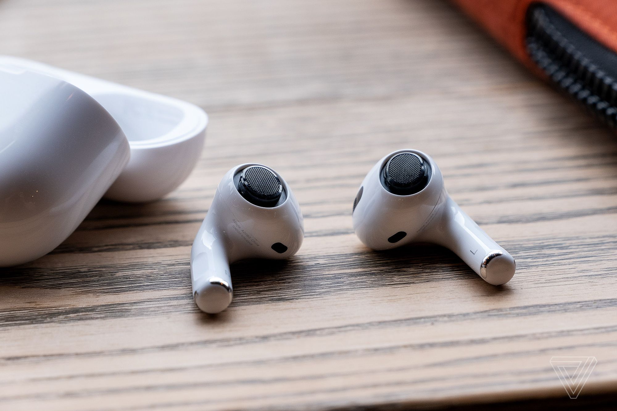 Macadam Of God Boil AirPods Pro owners complain of worse noise cancellation after firmware  updates - The Verge