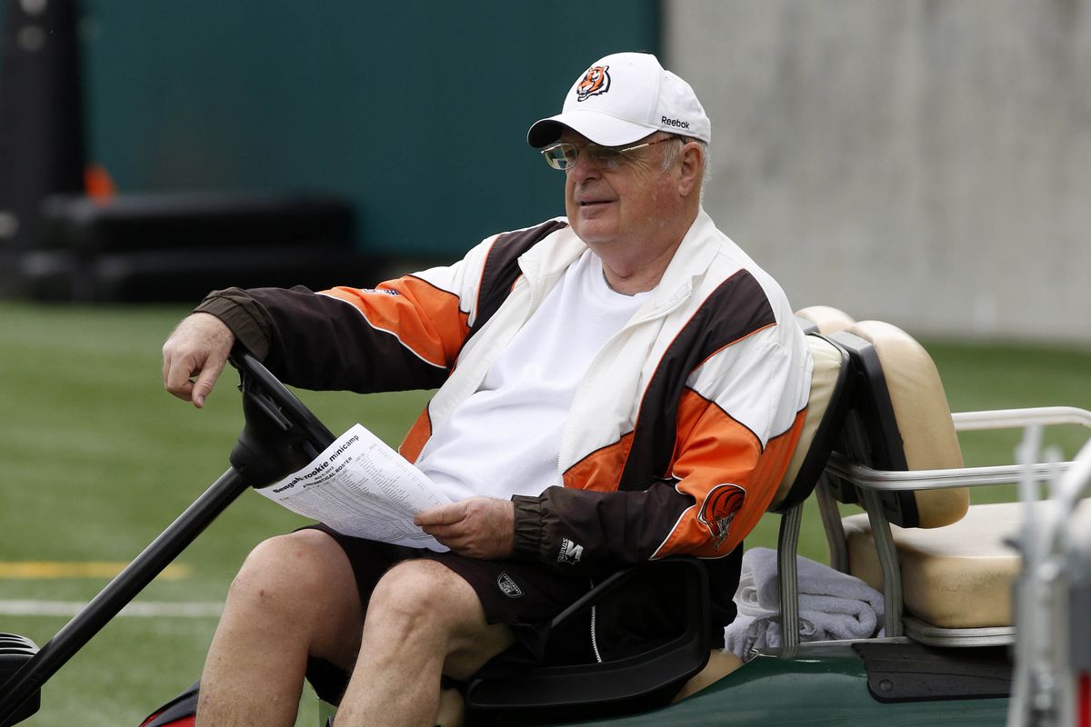 Mike Brown (the Cincinnati Bengals owner) is ready for Hard Knocks, whether it´s the golf course or the football field.