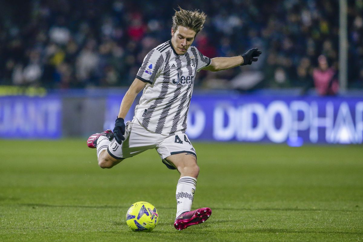Juventus’ Italian midfielder Nicolo Fagioli controls the...