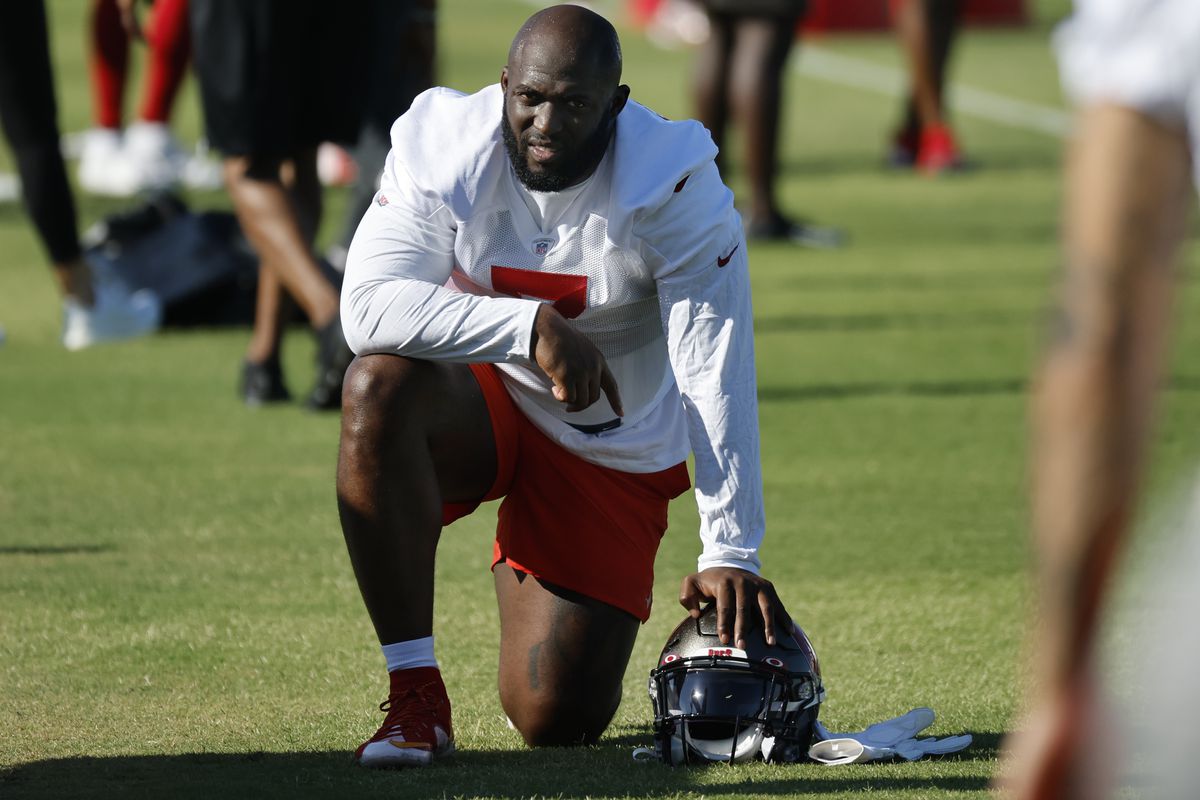 Tampa Bay Buccaneers running back Leonard Fournette (7) works outs at AdventHealth Training Center.&nbsp;