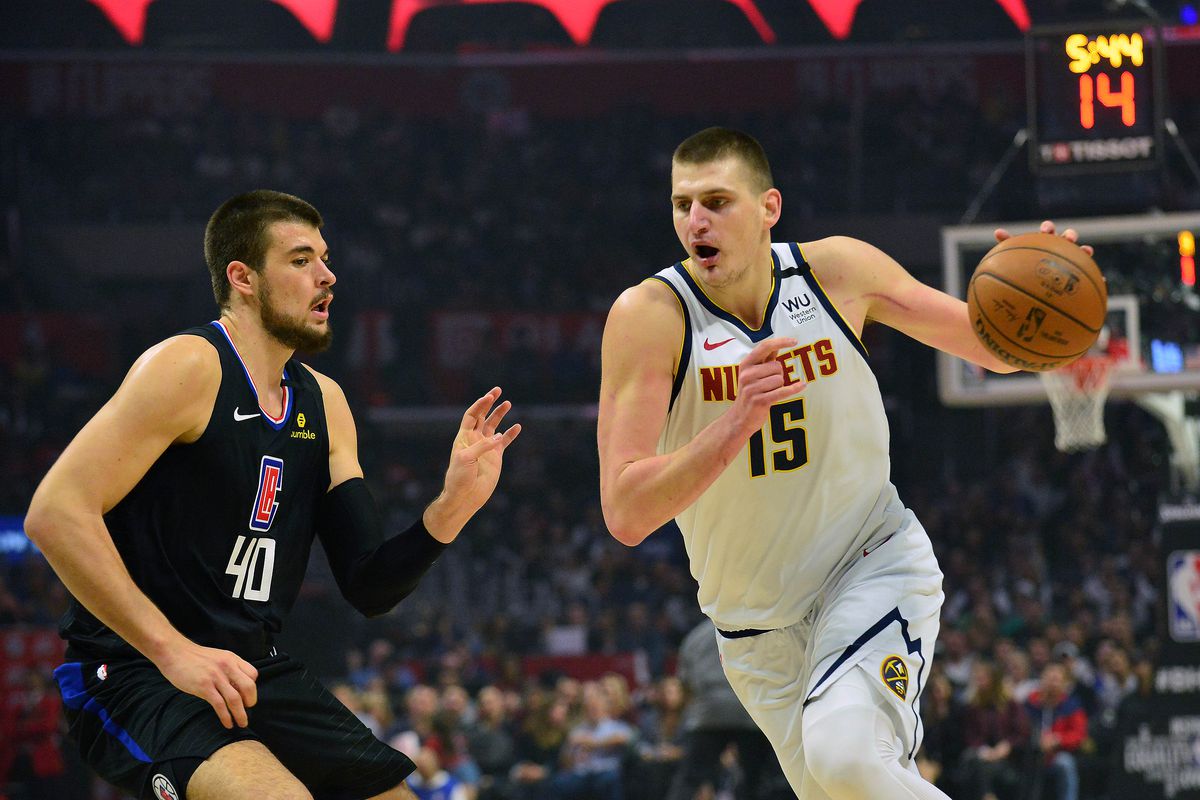 Denver Nuggets center Nikola Jokic moves the ball against Los Angeles Clippers center Ivica Zubac during the first half at Staples Center.&nbsp;