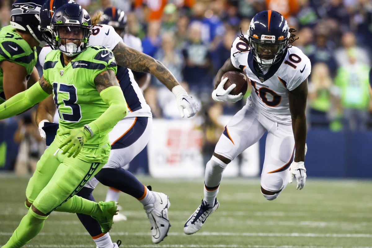 NFL Film Analysis: The 5 longest touchdown passes against the Seahawks in  2022 - Field Gulls