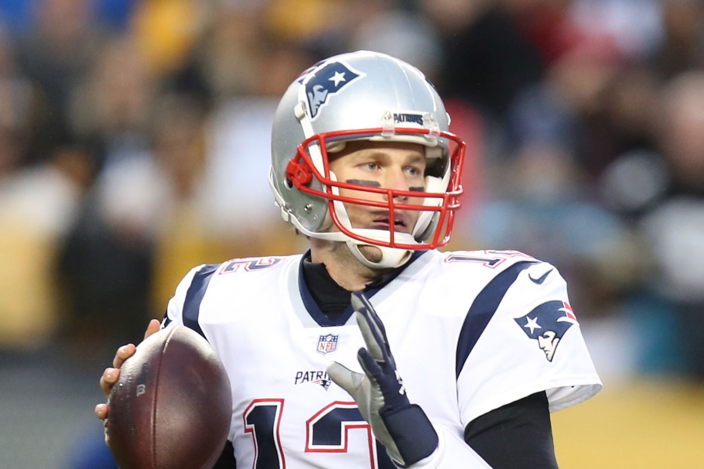 New Tom Brady New England Patriots Glass and Mirror Mini Helmet Display Case 