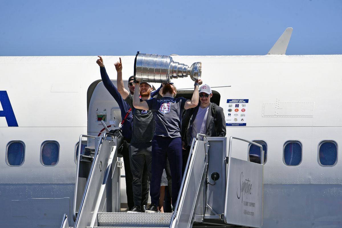Colorado Avalanche land at DIA with the Stanley Cup