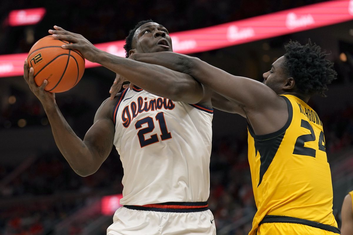 Illinois’ Kofi Cockburn (21) shoots over Missouri’s Kobe Brown (24) during the first half of Wednesday’s Braggin’ Rights game in St. Louis. 