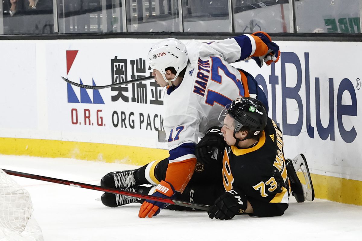 NHL: APR 16 Islanders at Bruins
