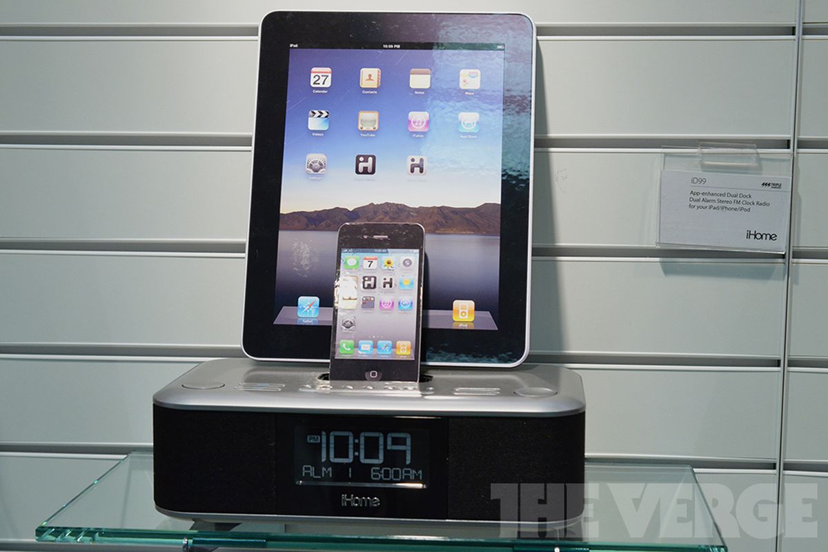 Gallery Photo: iHome iD99 dual-docking iPhone and iPad clock radio (hands-on photos)