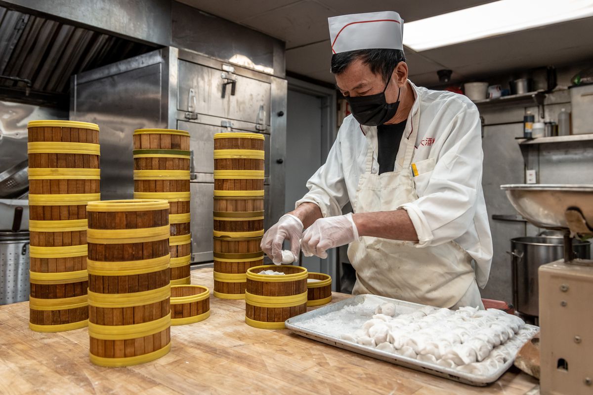 Liqiang Ruan, a dim sum chef a Jing Fong, organizes bamboo steamers