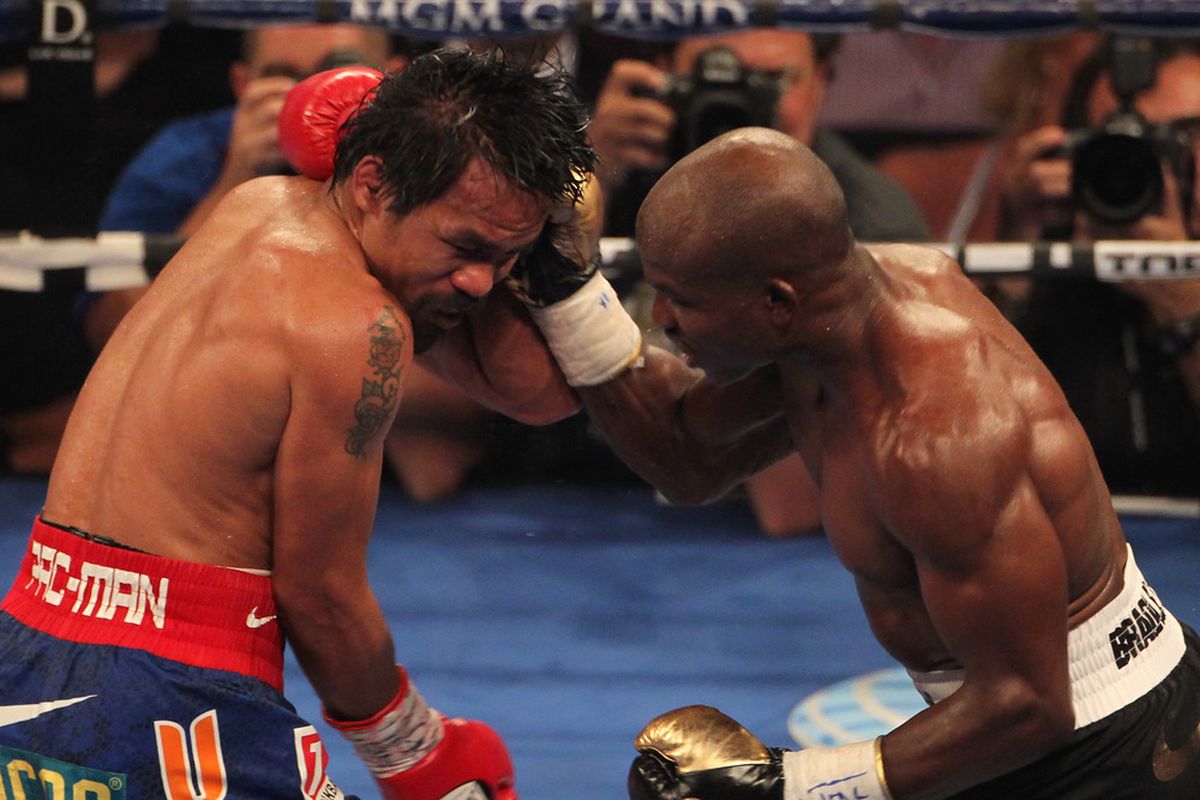 The controversial Pacquiao vs Bradley fight will be replayed this Saturday night on HBO. (Photo by Jeff Bottari/Getty Images)