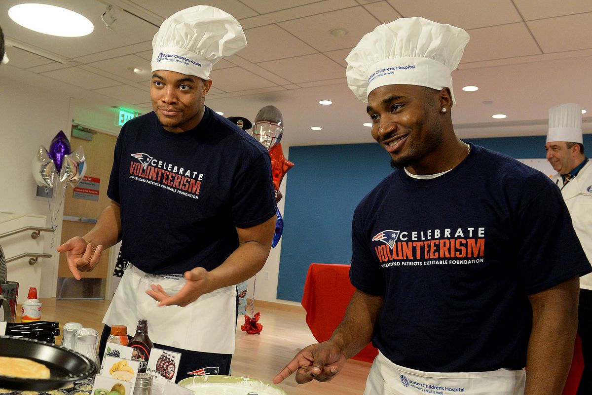 Trey Flowers and Dion Lewis serve up some pancakes at Childrens' Hospital