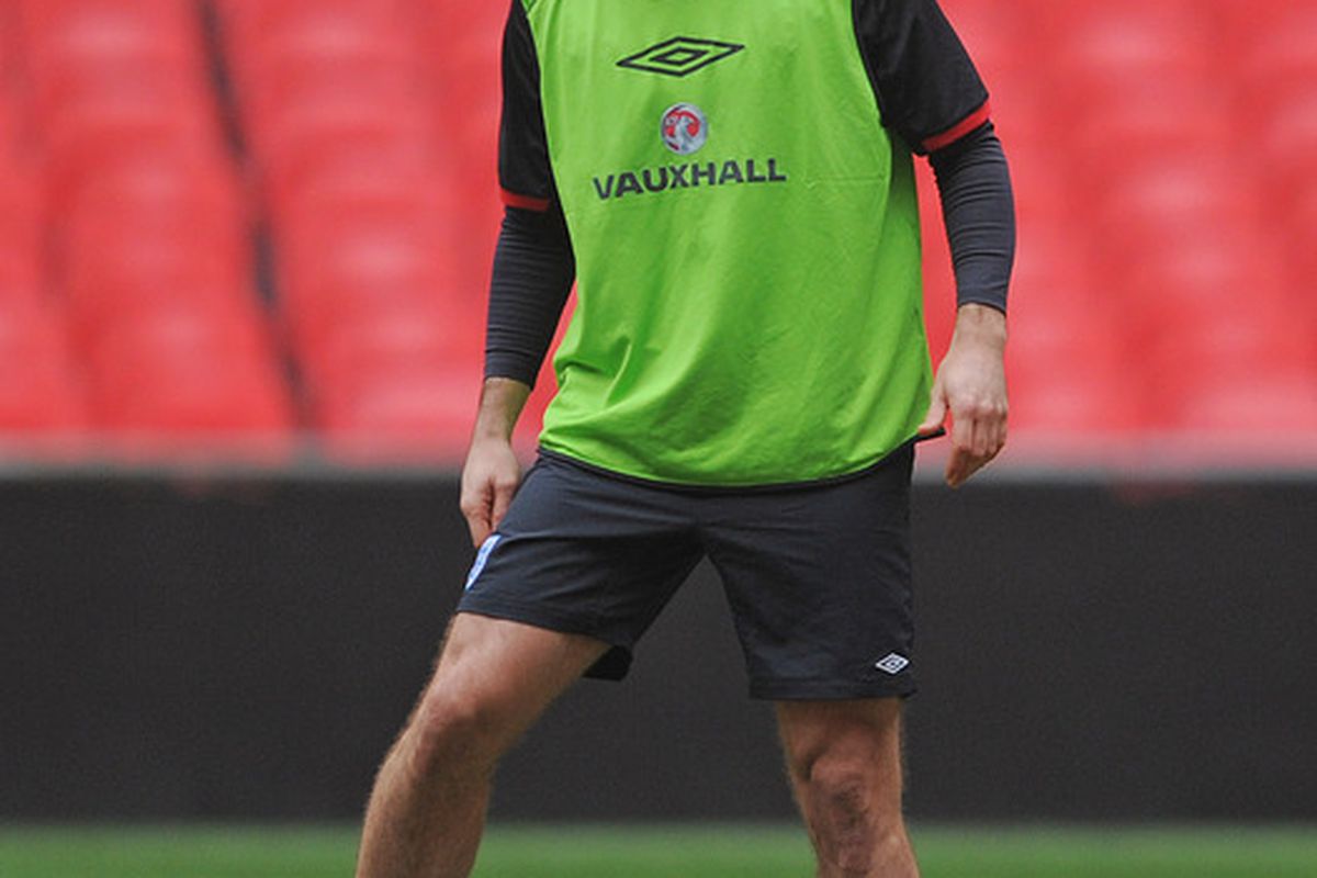 LONDON, ENGLAND - NOVEMBER 11: Frank Lampard warms up during the training session at Wembley Stadium on November 11, 2011 in London, England.  (Photo by Michael Regan/Getty Images)