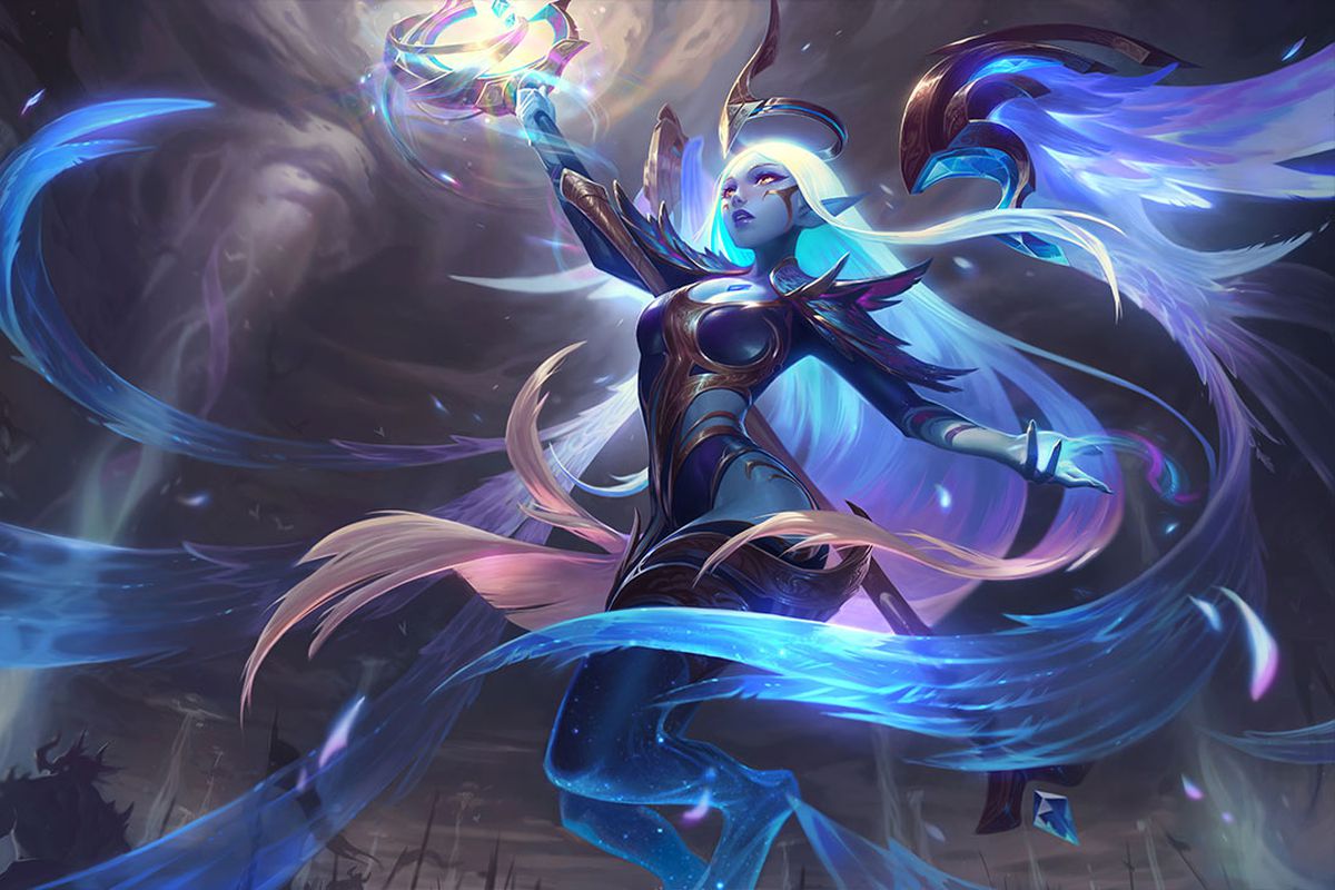 Dawnbringer Soraka aims her staff at the sky, bringing about swirls of blue energy