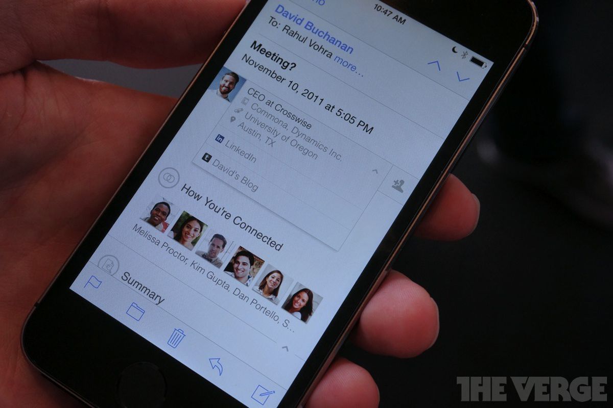 Gallery Photo: LinkedIn Intro, Pulse, and new iPad app photos