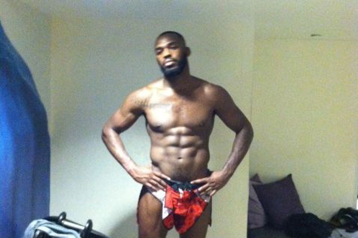 UFC Light Heavyweight Champion Jon Jones <a href="https://twitter.com/#!/JonnyBones/status/192123894147203072/photo/1" target="new">tweets a pic</a> of his physique just a few days out from his UFC 145 title fight against Rashad Evans in Atlanta.