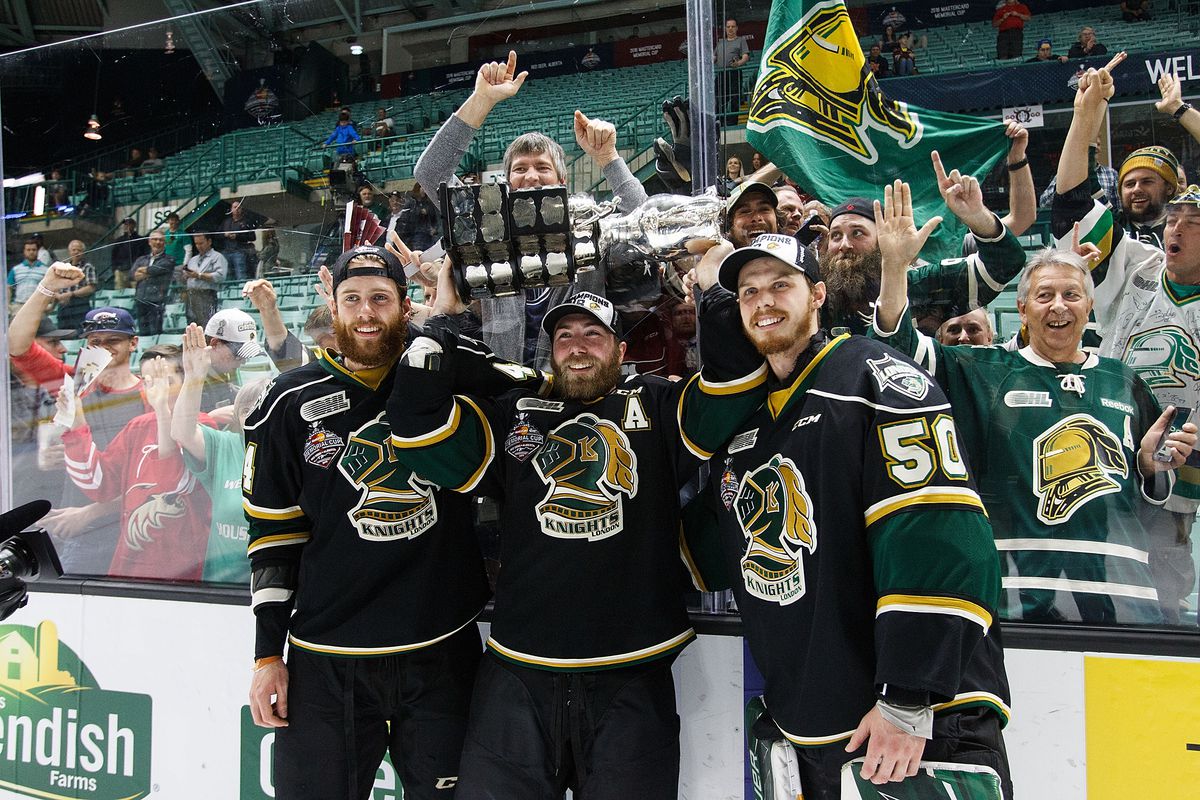 London Knights players celebrate with the Memorial Cup.