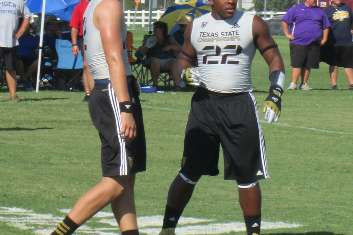 Newest Longhorn Daniel Gresham (right) at the 7-on7 state championship (Photo by the author).