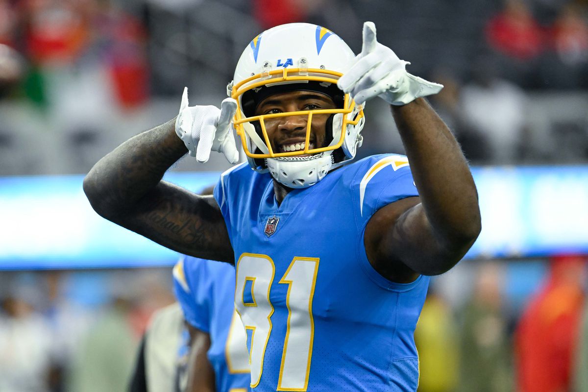 Los Angeles Chargers wide receiver Mike Williams (81) during pregame warmups before playing the Kansas City Chiefs at SoFi Stadium.&nbsp;
