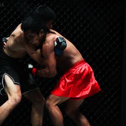 Kevin Belingon clinches with Thanh Vu at ONE FC 8