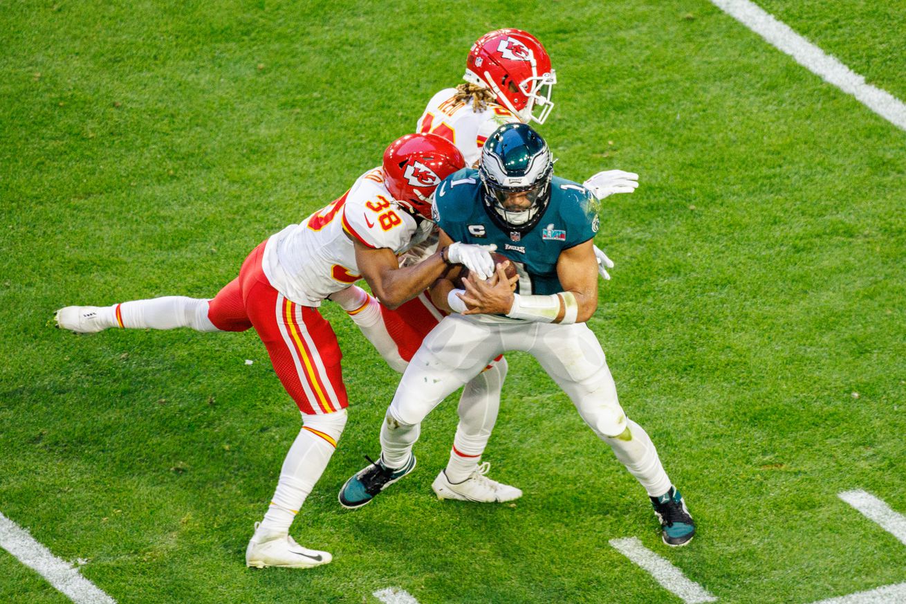 Philadelphia Eagles quarterback Jalen Hurts (1) runs the ball during Super Bowl LVII between the Philadelphia Eagles and the Kansas City Chiefs on Sunday, February 12th, 2023, at State Farm Stadium in Glendale, AZ.