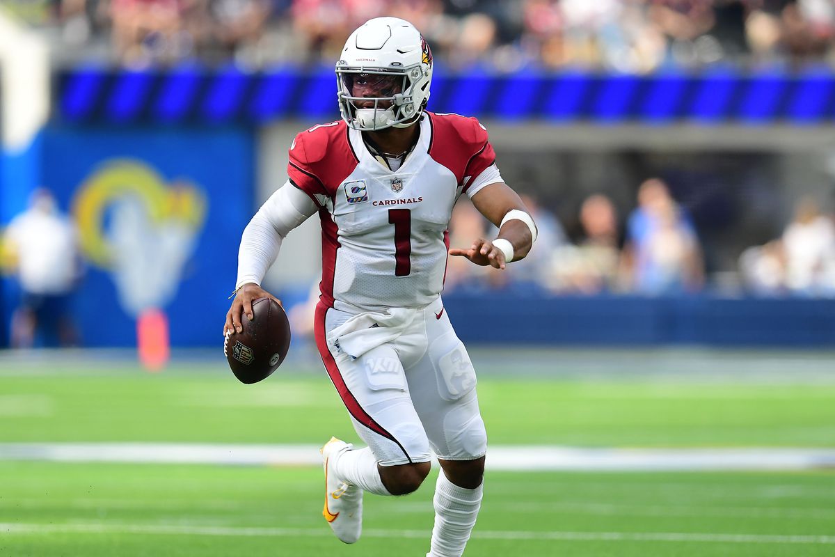 Arizona Cardinals quarterback Kyler Murray (1) moves out to pass against the Los Angeles Rams during the first half at SoFi Stadium.