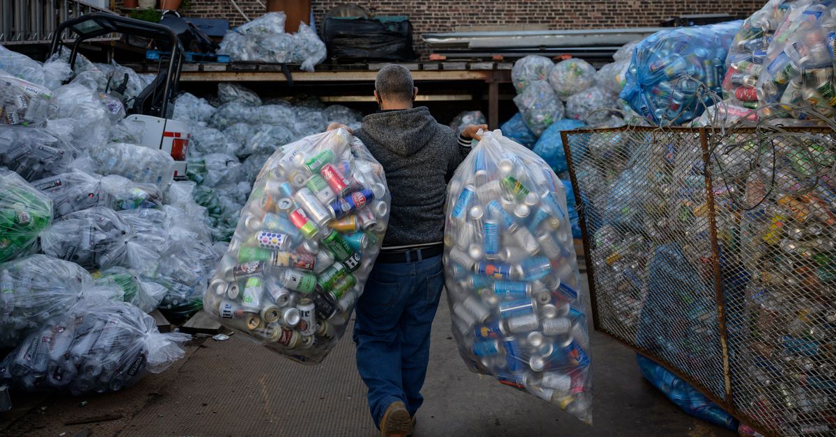 The US finally adopts a national recycling strategy