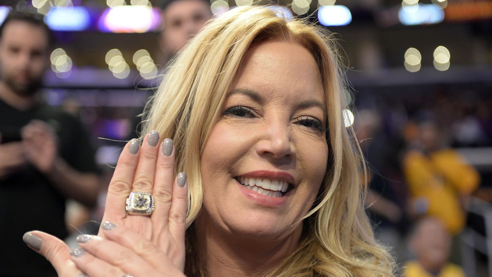 Jeanie Buss expects brother to follow ultimatum.