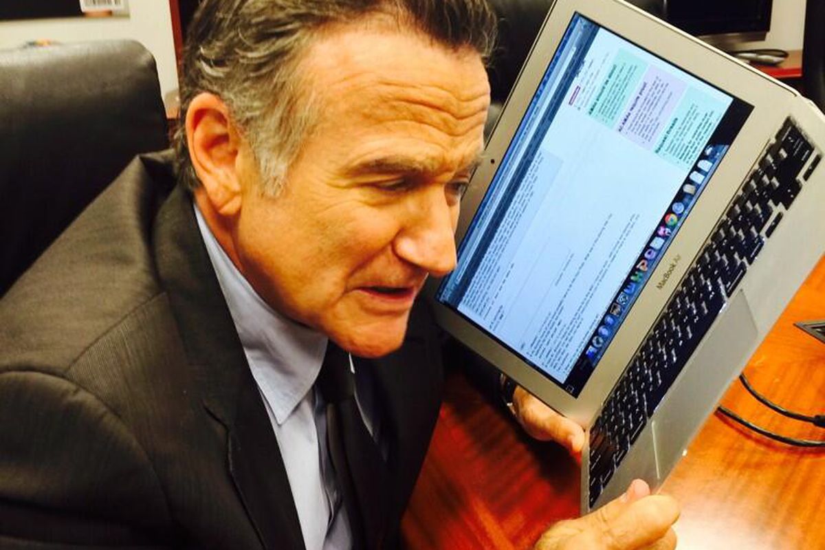 Robin Williams getting ready to work the Reddit.