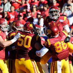 Southern California wide receiver Marqise Lee (9) celebrates with teammates after his 10-yard touchdown reception against Fresno State in the first quarter of the Royal Purple Bowl NCAA college football game, Saturday, Dec. 21, 2013, in Las Vegas. (AP Photo/David Cleveland) 