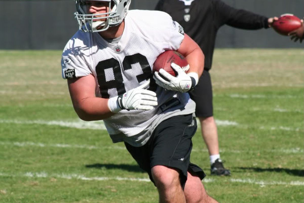 Oakland Raiders tight end Brandon Myers (photo by Levi Damien)