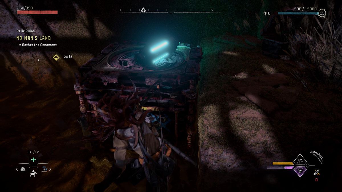 Aloy drags a box with a battery on top across water
