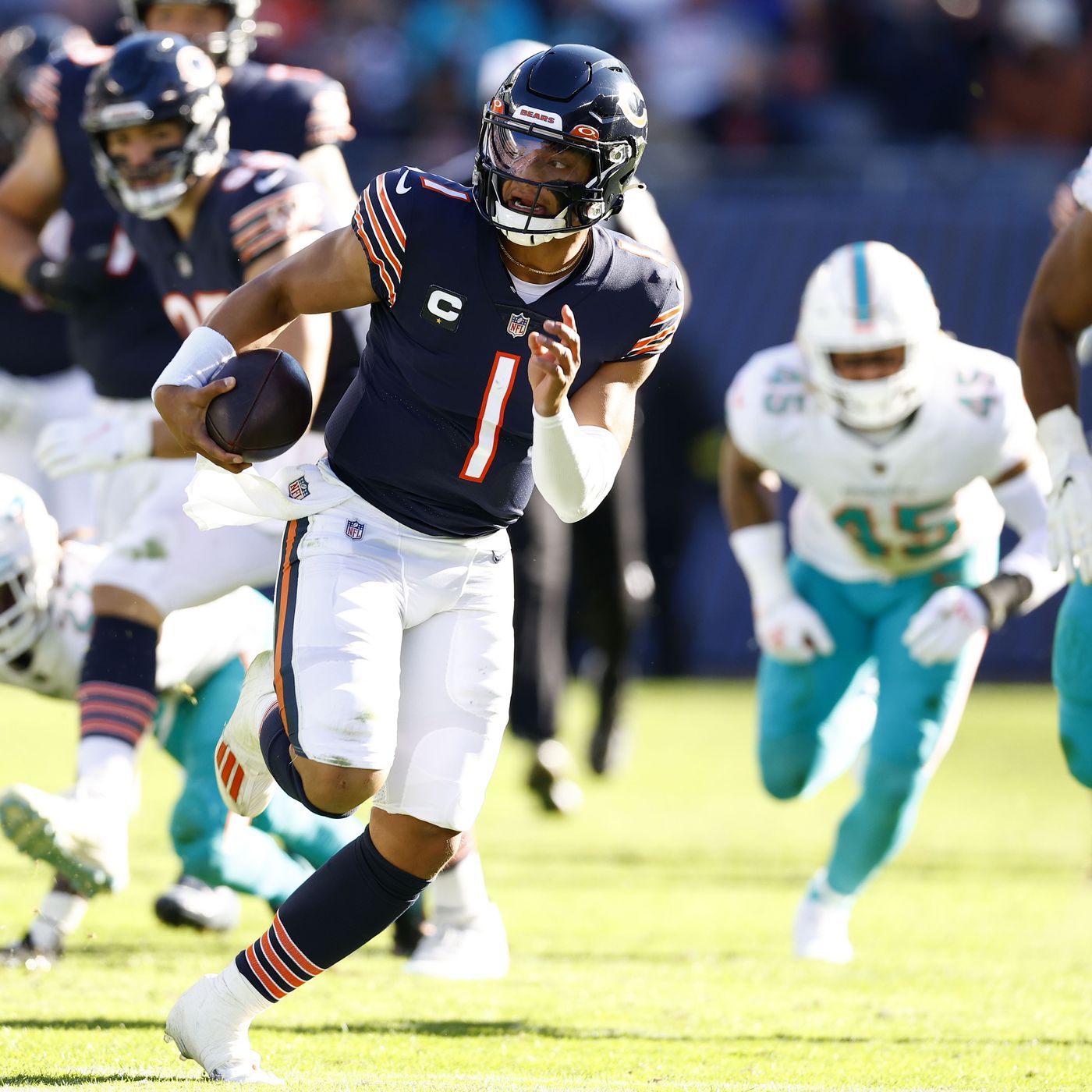 2022 NFL Week 9 Miami Dolphis vs Chicago Bears. Justin Fields legs almost  boatrace the Dolphins in thrilling offensive battle - Windy City Gridiron