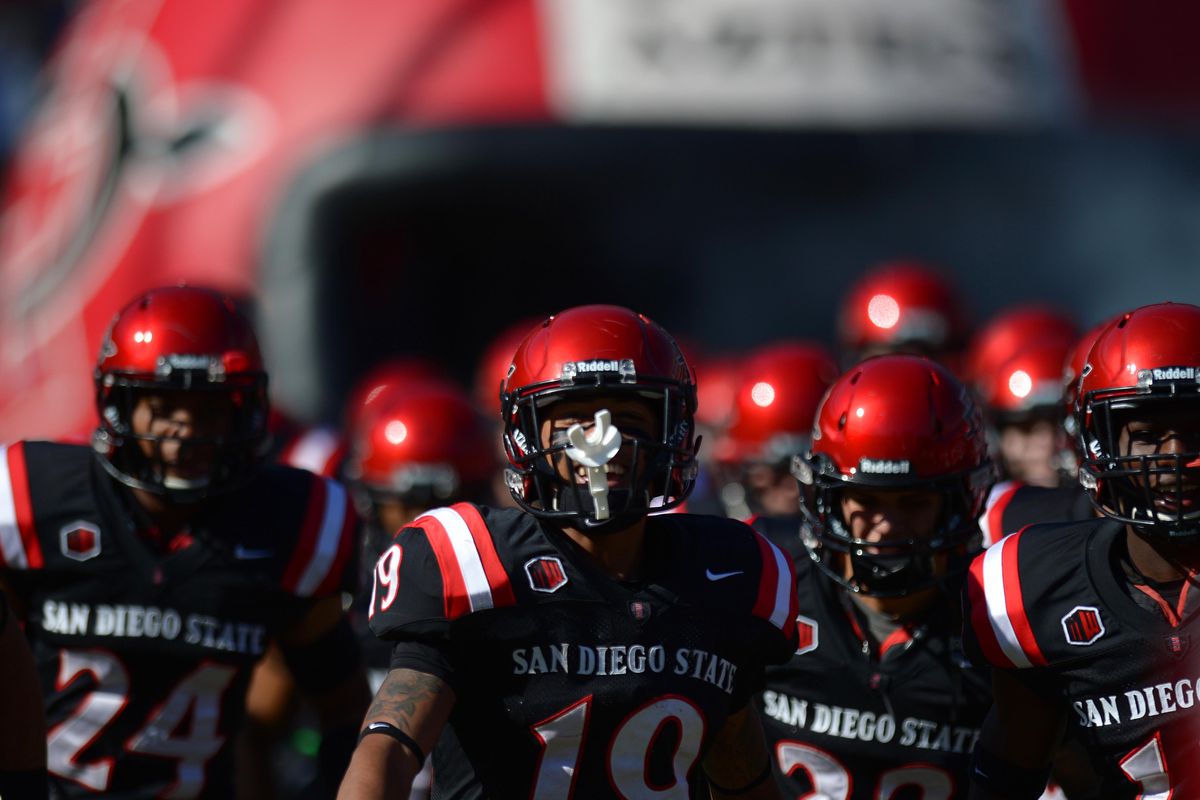 Donnel Pumphrey leads the team out against San Jose State in 2014