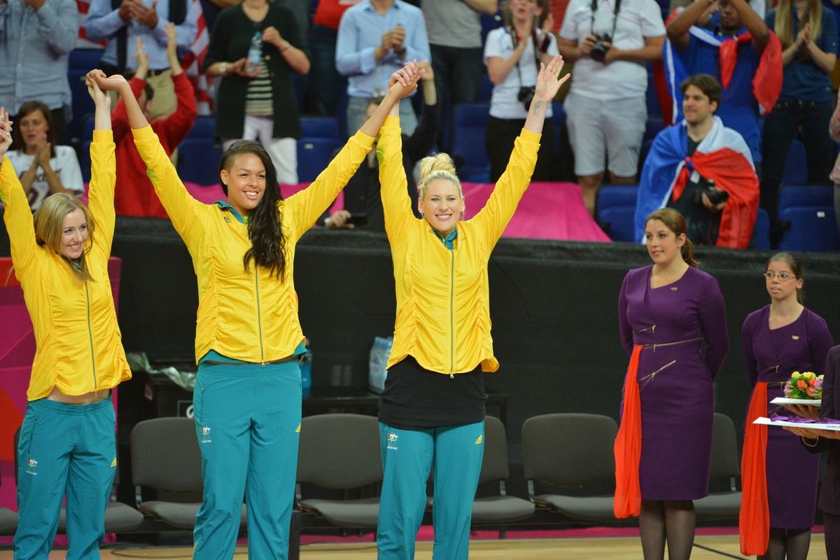 Lauren Jackson (right) hopes that Liz Cambage can use her injury as motivation for the 2016 Olympics.