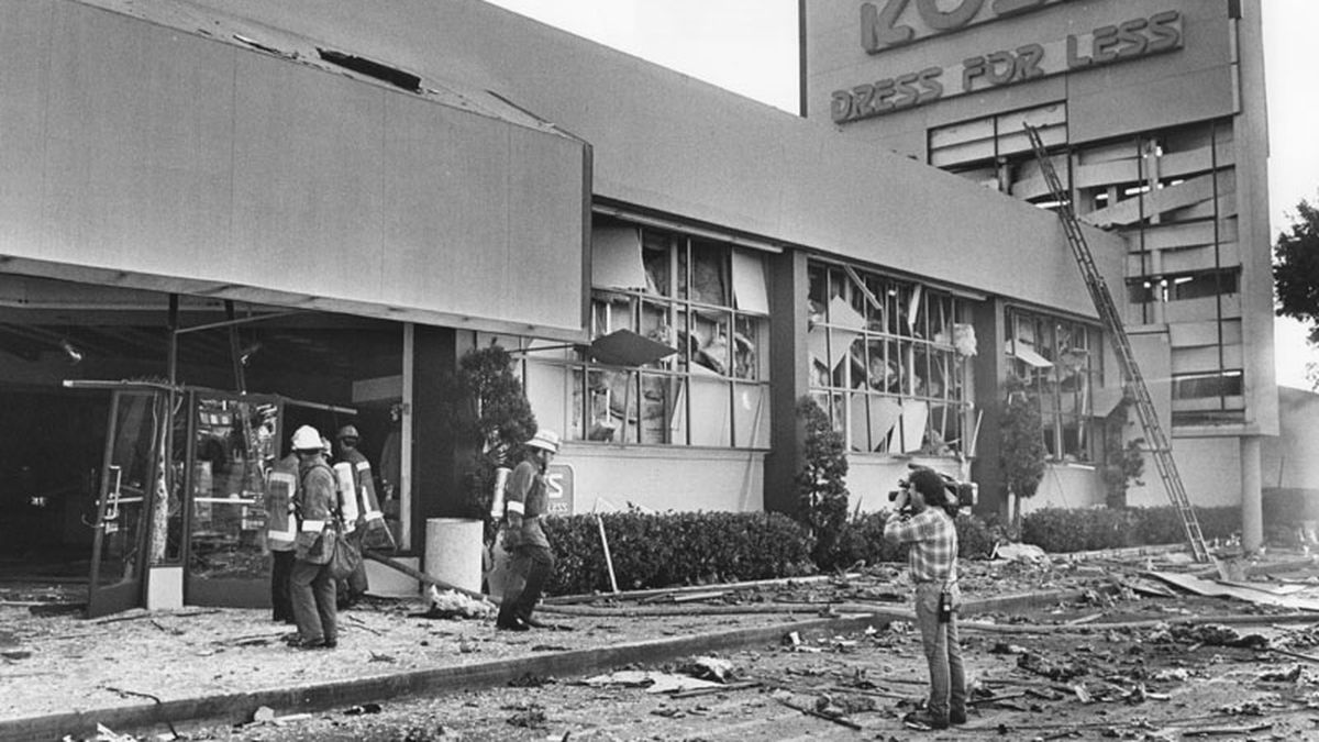 The aftermath of a 1985 gas explosion at the Ross Dress For Less on Third Street.