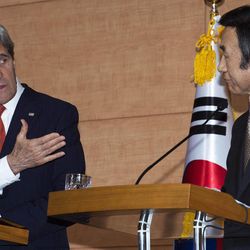 U.S. Secretary of State John Kerry, left, and South Korea Foreign Minister Yun Byung-se attend a joint press conference at the Foreign Ministry in Seoul, Friday, April 12, 2013. Kerry is making his first-ever visit to Seoul amid strong suspicion that North Korea may soon test a mid-range missile. 