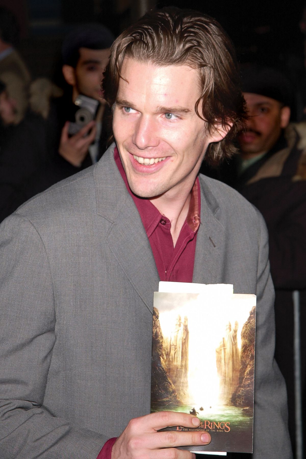 Ethan Hawke holding up a branded folio at the New York premiere of The Lord of the Rings: The Fellowship of the Ring