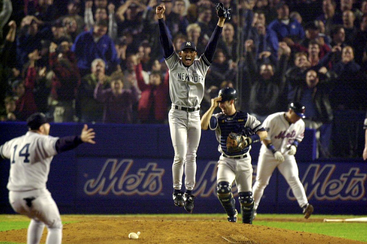 Mariano Rivera jumps in air as Yankees win game 5 of World Series in 2000