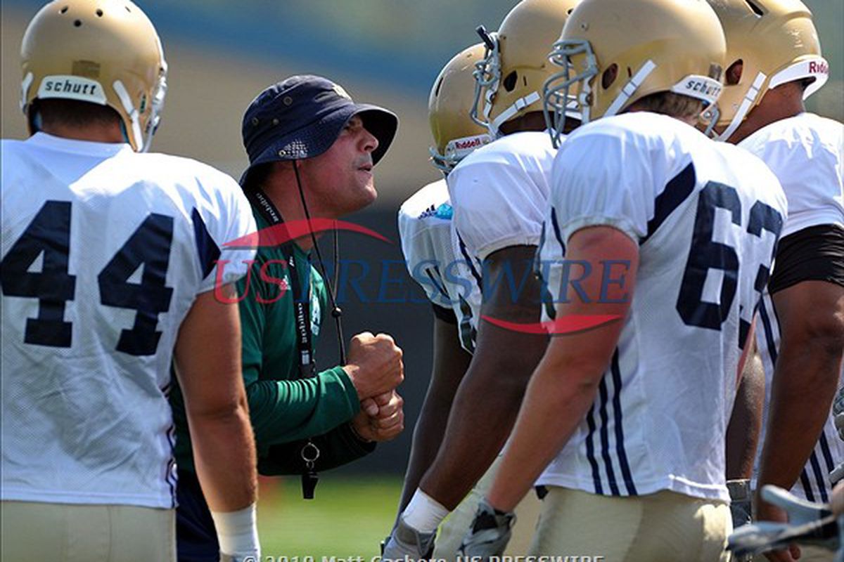 Notre Dame Fighting Irish defensive coordinator Bob Diaco instructs his players during practice