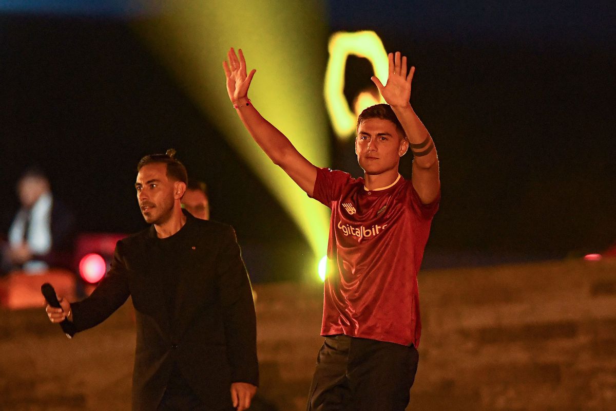 Highlights & Reaction to Roma's Epic Paulo Dybala Presentation - Chiesa Di  Totti