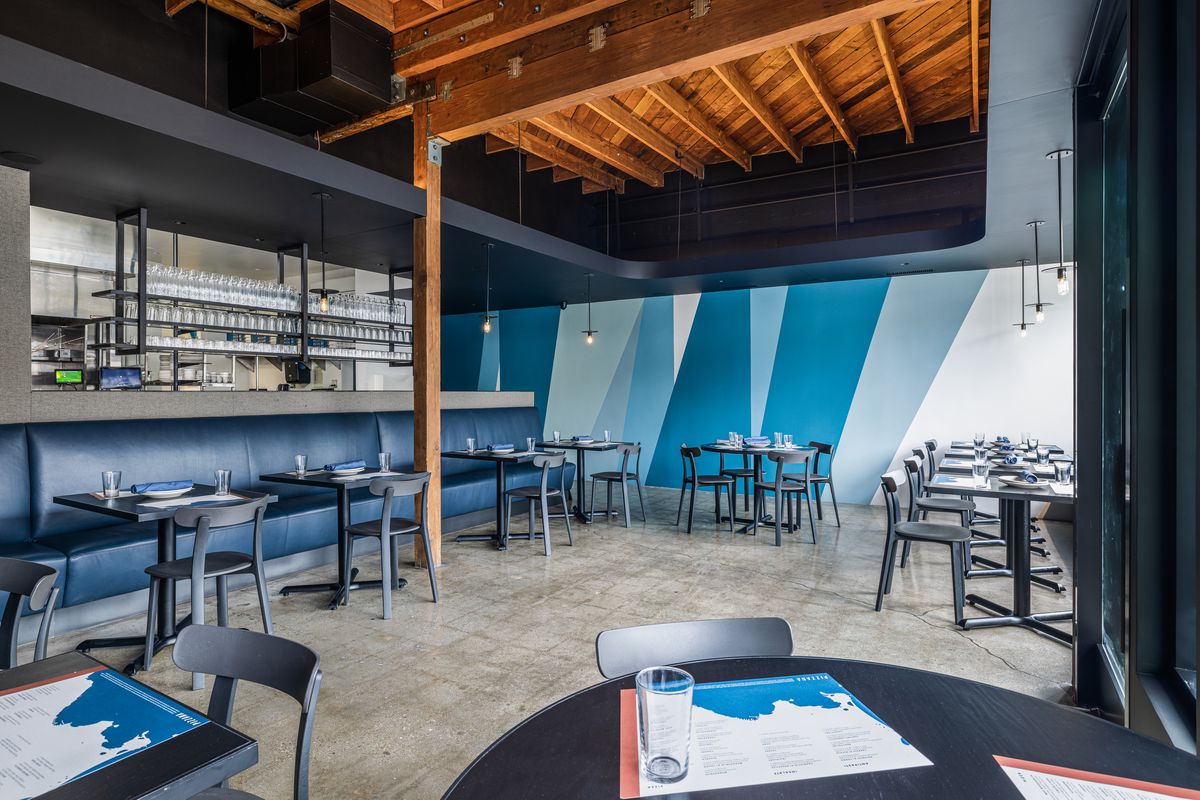 Inside the new Pizzana in Silver Lake.