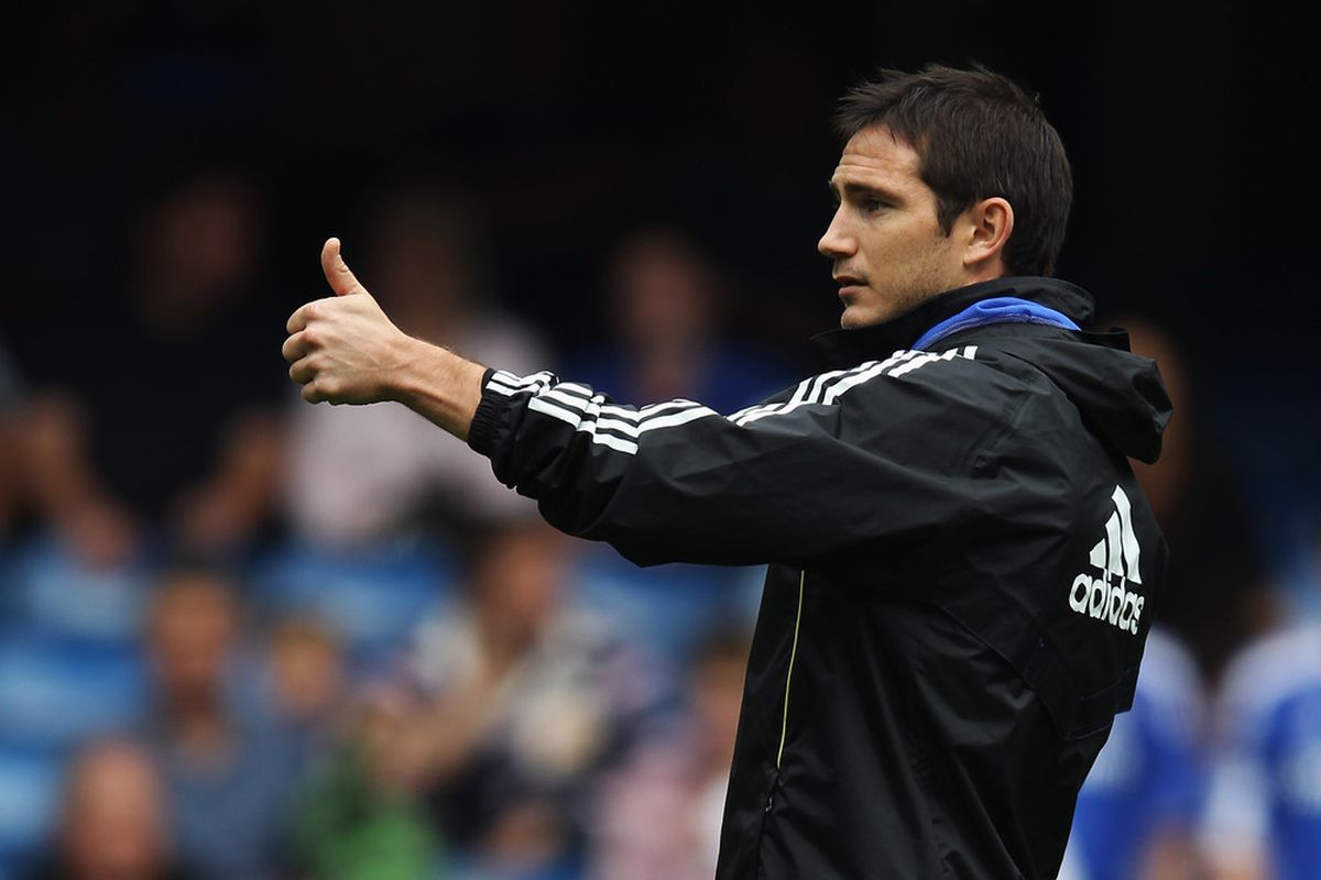 LONDON, ENGLAND - SEPTEMBER 24:  Frank Lampard of Chelsea warms up prior to the Barclays Premier League match between Chelsea and Swansea City at Stamford Bridge on September 24, 2011 in London, England.  (Photo by Clive Rose/Getty Images)