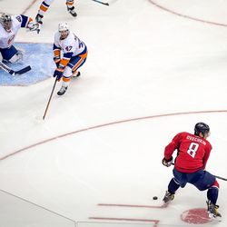 Ovechkin Loses Puck in Skates Again
