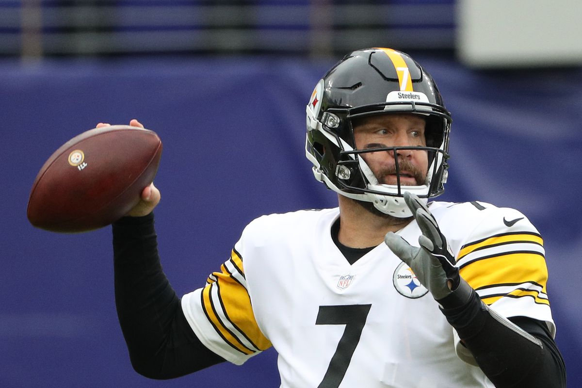 Quarterback Ben Roethlisberger of the Pittsburgh Steelers looks to pass the ball against the Baltimore Ravens at M&amp;T Bank Stadium on November 01, 2020 in Baltimore, Maryland.